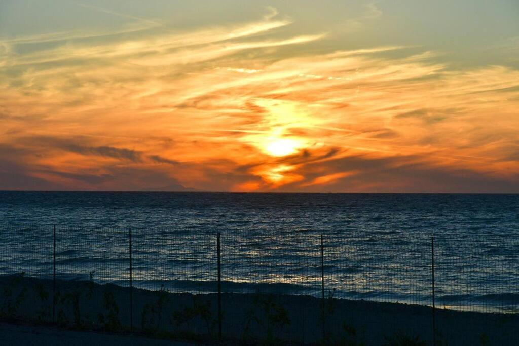 Lambou Beach Sunset Soroni Exterior photo