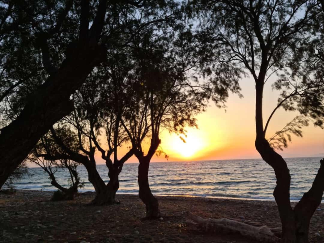 Lambou Beach Sunset Soroni Exterior photo